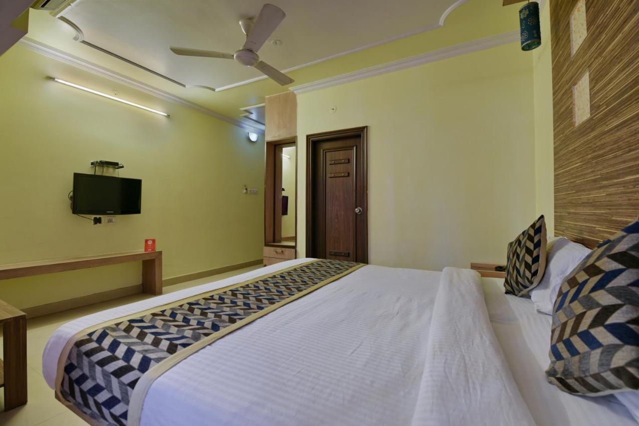 Oyo 2289 Hotel Radha Palace Kukas Dış mekan fotoğraf