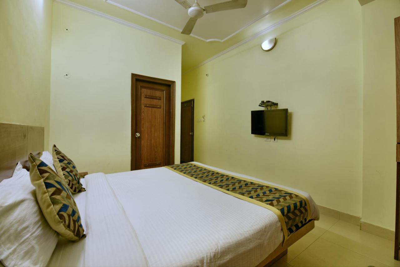Oyo 2289 Hotel Radha Palace Kukas Dış mekan fotoğraf